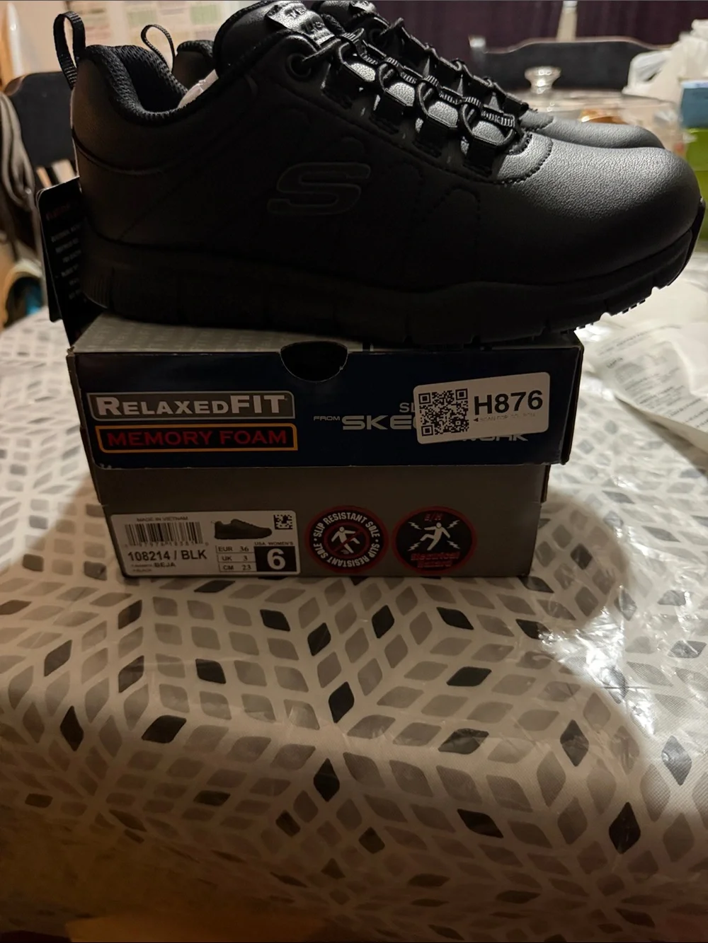 Skechers Men's Black Relaxed-Fit Athletic Lace-Up Shoe